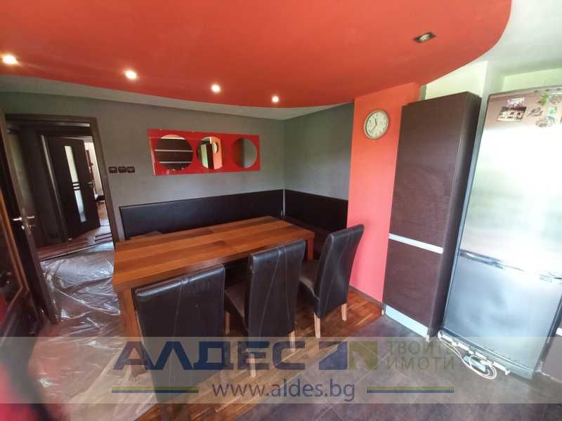 Дава се под наем Къща в Банкя - 241 кв.м за 1200 € - Снимка #2