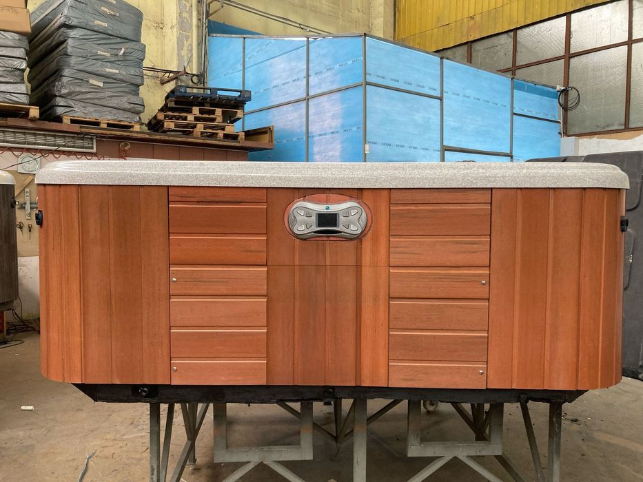 Голямо Мощно Джакузи в топ състояние, 3м гаранция и ново покривало