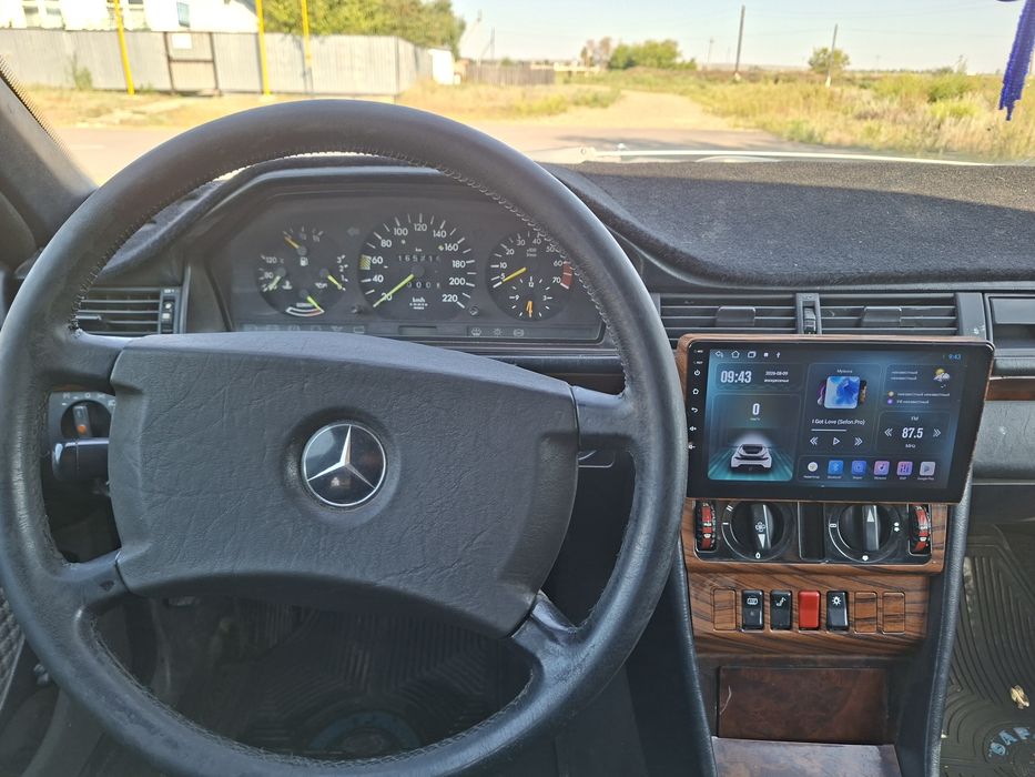 Mercedes-Benz E230