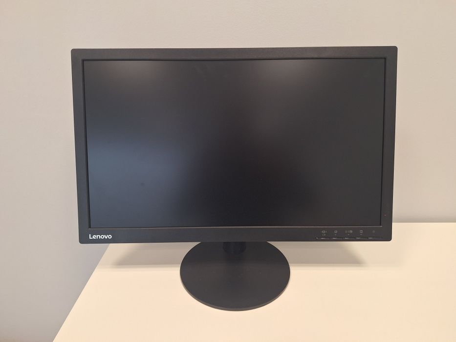 Монитори 3 броя 22 инча и един брой 19 инча