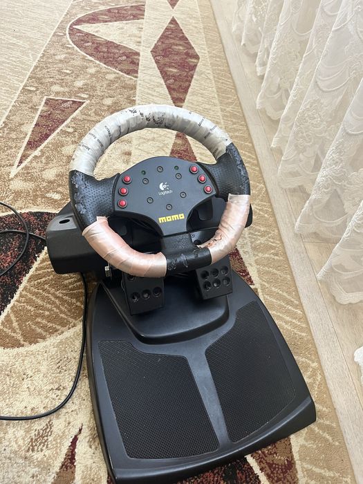Игровой руль logitech momo racing