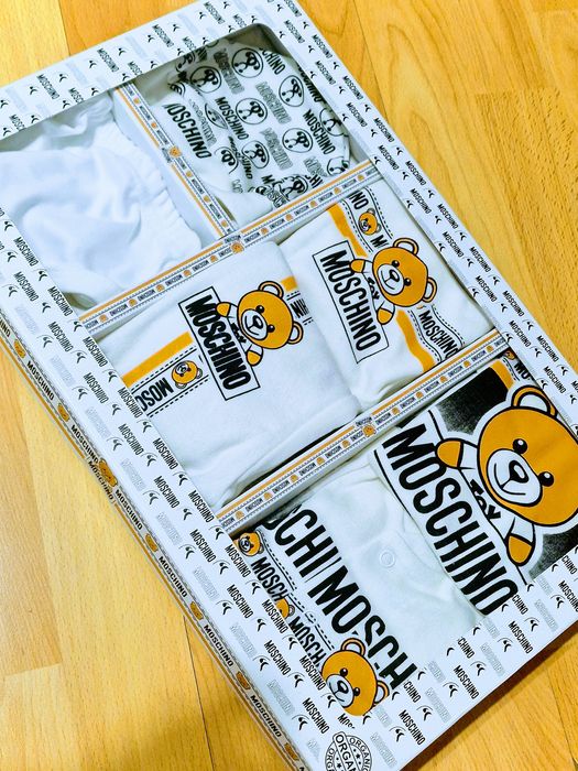 Set Moschino bebe ,bumbac, 7 piese,cutie inclusă