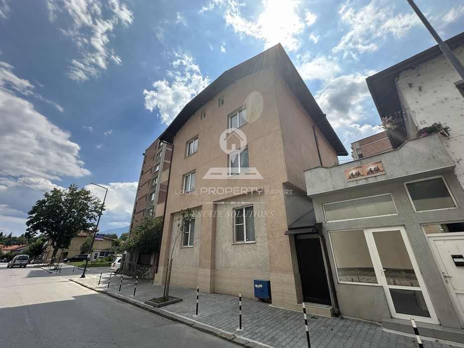 Продава се Къща в Разлог - 375 кв.м за 931 €/кв.м - Снимка #1