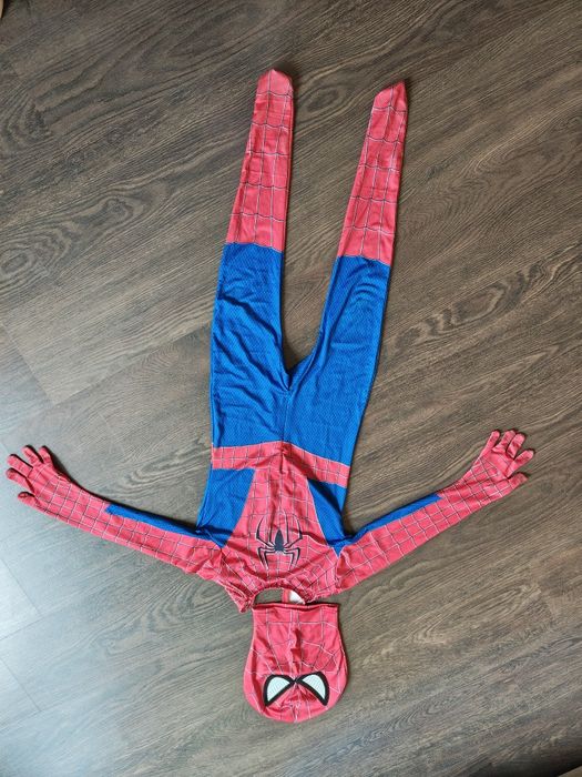 Костюм на спайдърмен