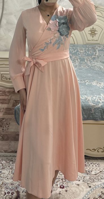 Нежно розовый платье