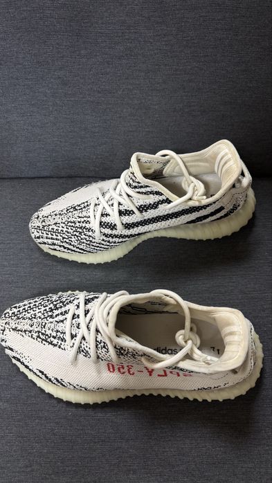 Adidas Yeezy Boost 350 V2 Zebra marimea 41 jumate