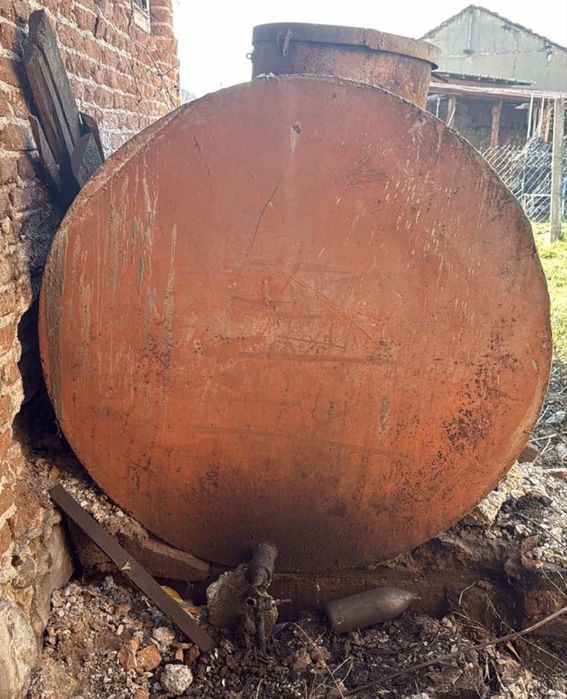 Продавам цистерна за гориво 4–5 тона (4000–5000 л)