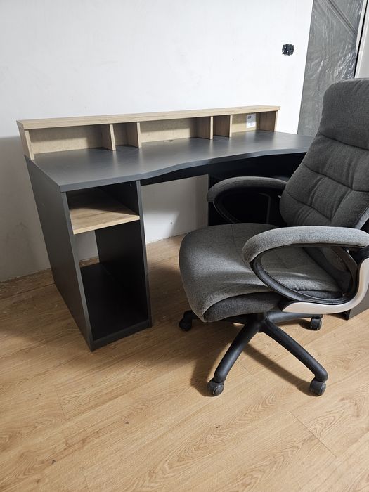 Birou Momax stare perfectă ca nou
