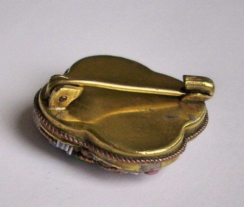 Брошка с микро мозайка