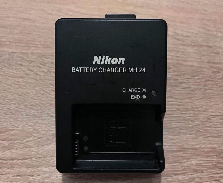 Фотоапарат Nikon D3100 DSLR с два обектива – в отлично състояние