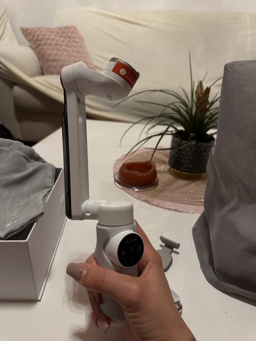 Продавам Insta360 Flow 2024 стабилизатор за телефон, нов!