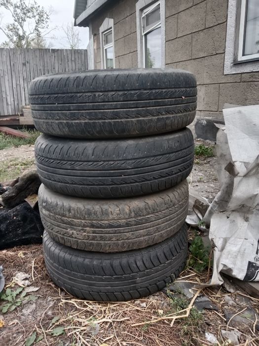 Продам зимнюю резину.