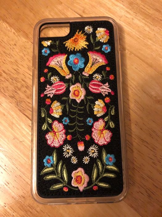 Калъф с бродирани цветя за Iphone 7/8