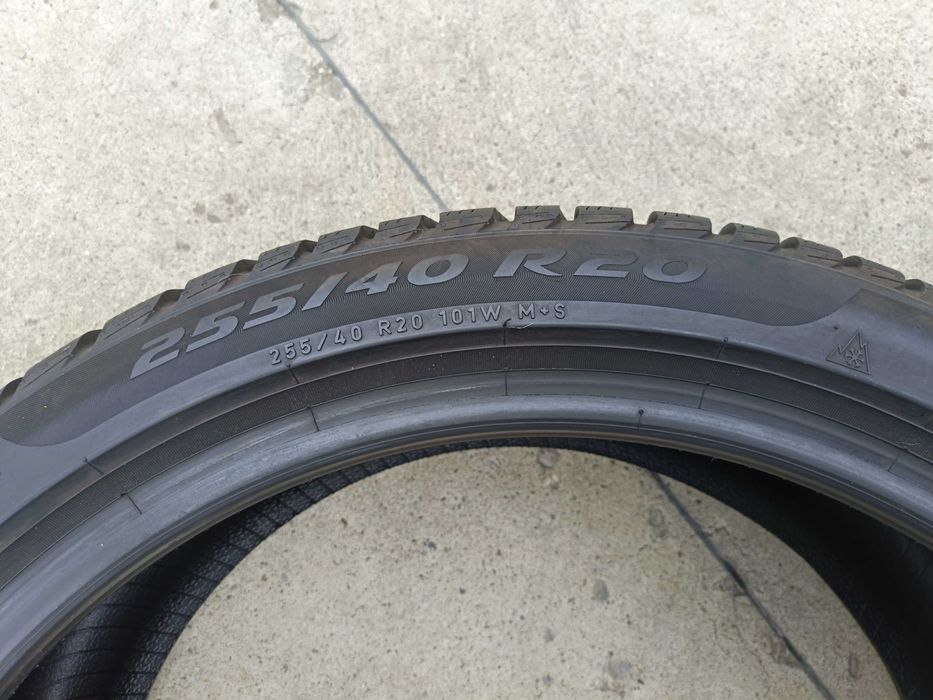 Set 4 anvelope de iarna 255 40 20 cu 285 35 20 pirelli sottozero3
