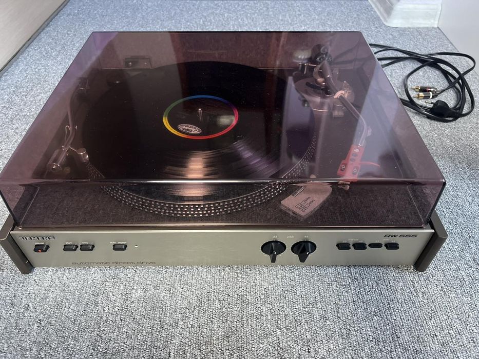 Прекрасен грамофон SIEMENS RW-555 direct deive