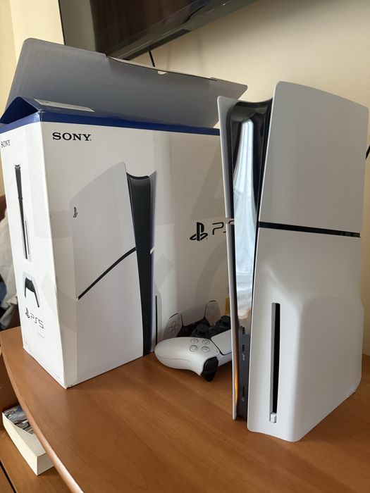 Consola PlayStation 5 (PS5) Slim, 1TB SSD, D-Chassis, ca NOUĂ!