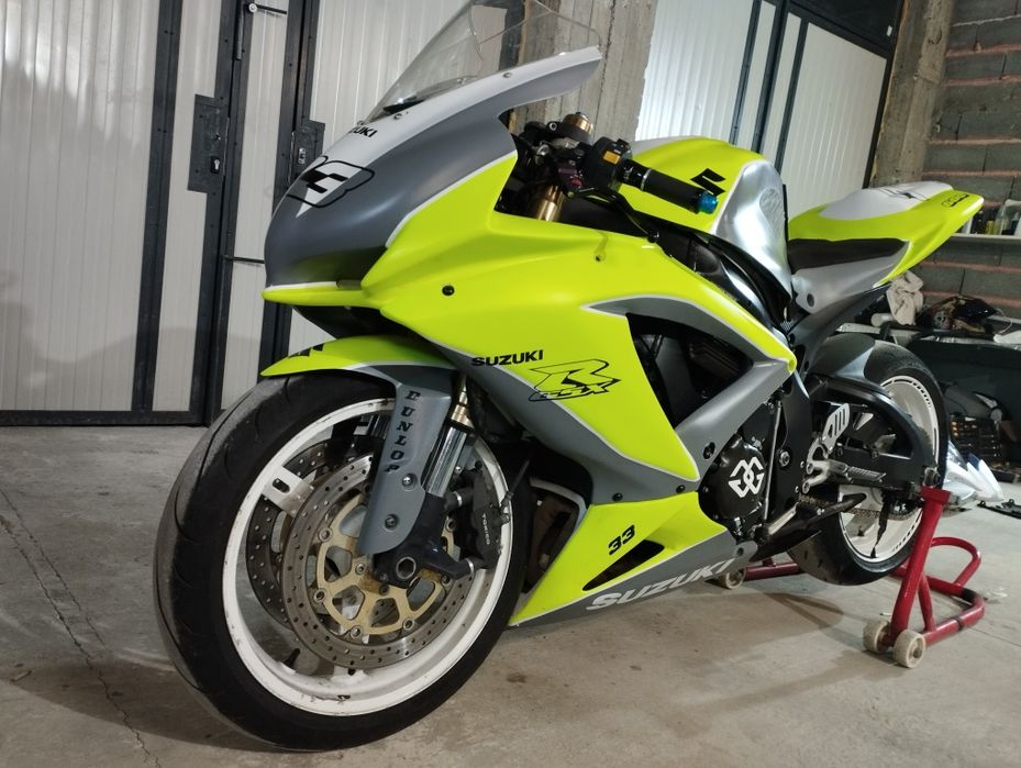 Спойлери за Сузуки к9 от кевлар