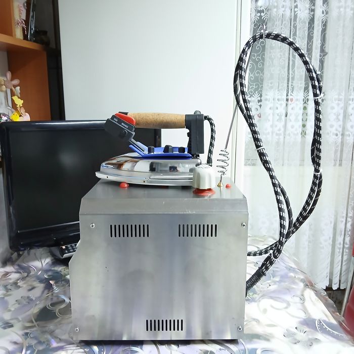 Generator de abur BARELLI  din inox cu fier de călcat  ( nou)