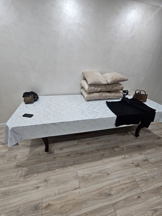 Гостевой стол кухни