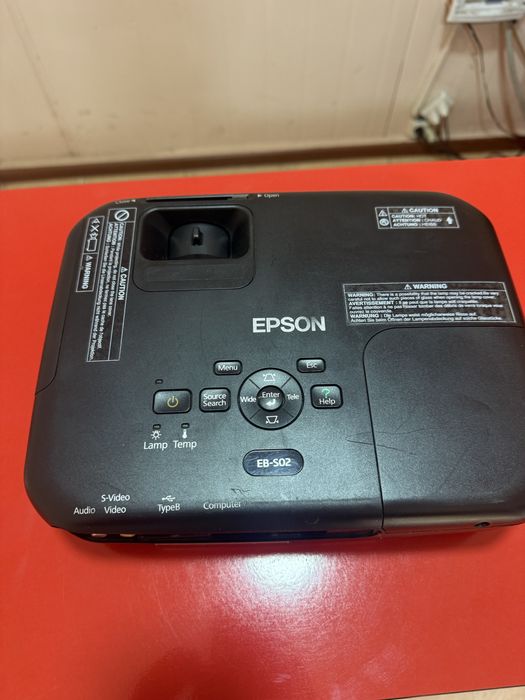Epson proektor sotiladi