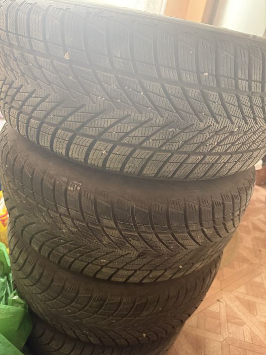 Goodyear ultragrip performance 3(225/45/17)