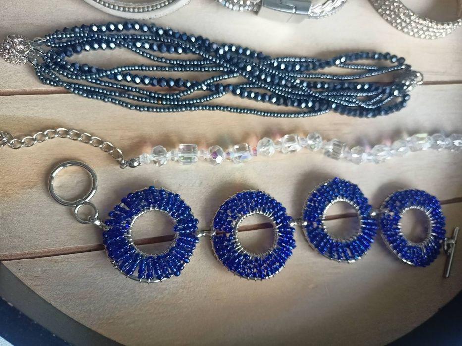 Масова бижутерия за жени  с естествени камъни