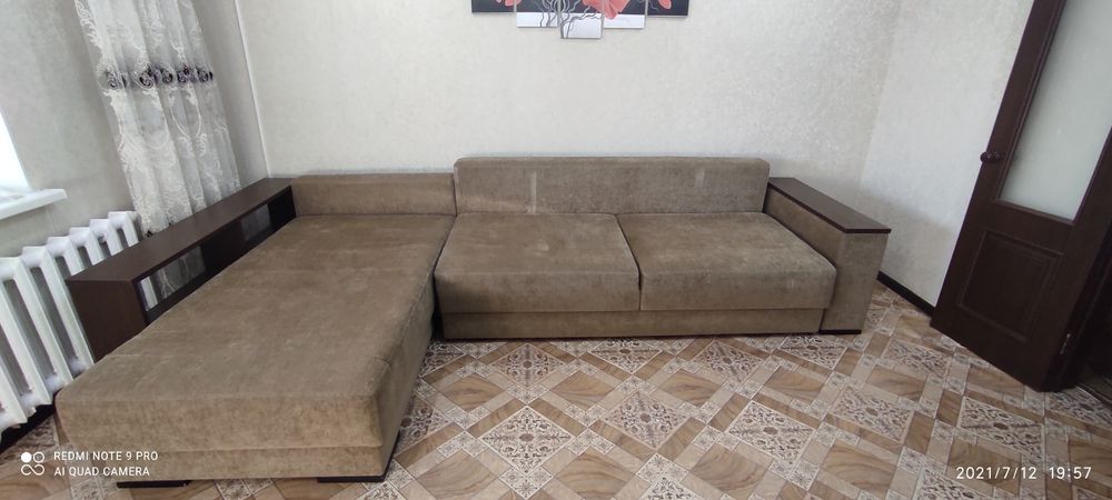 Продам угловой диван в отличном состоянии.