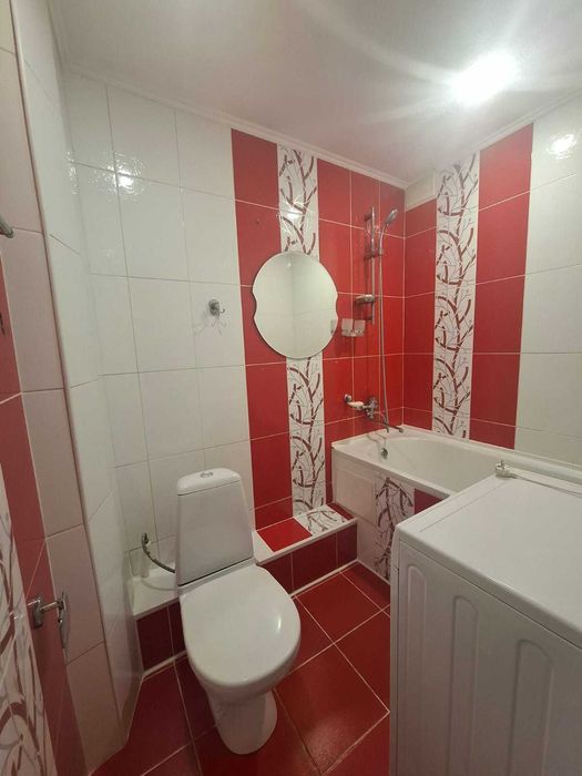 продам трехкомнатную квартиру