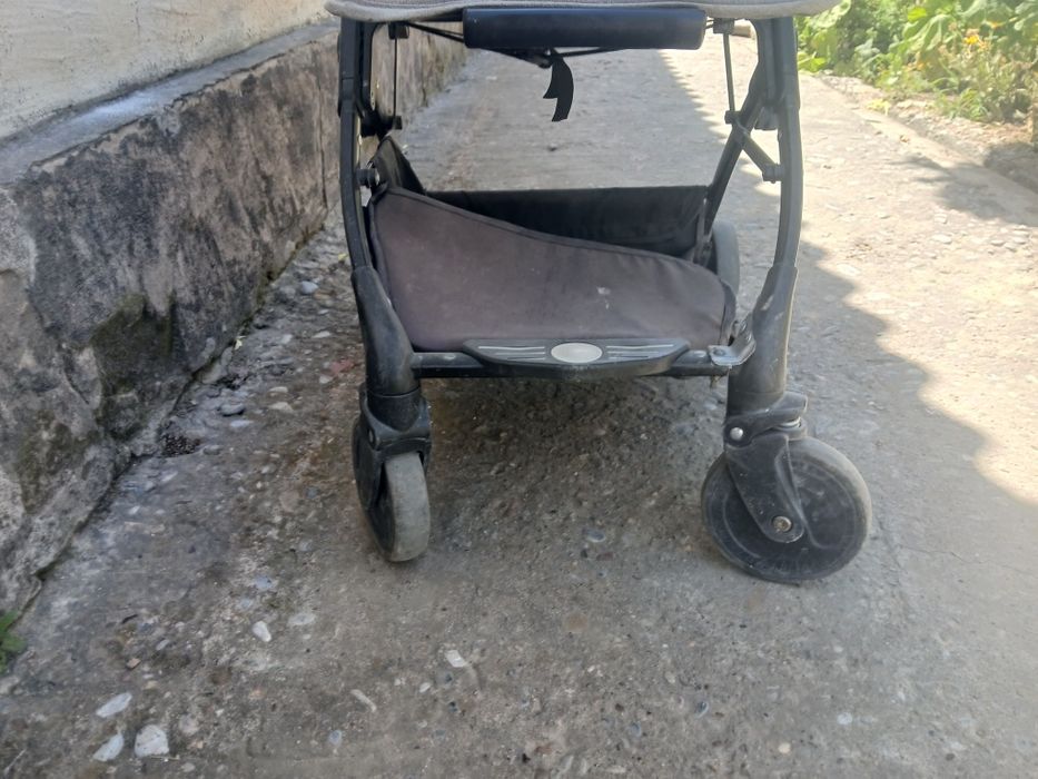 Дестьская коляська