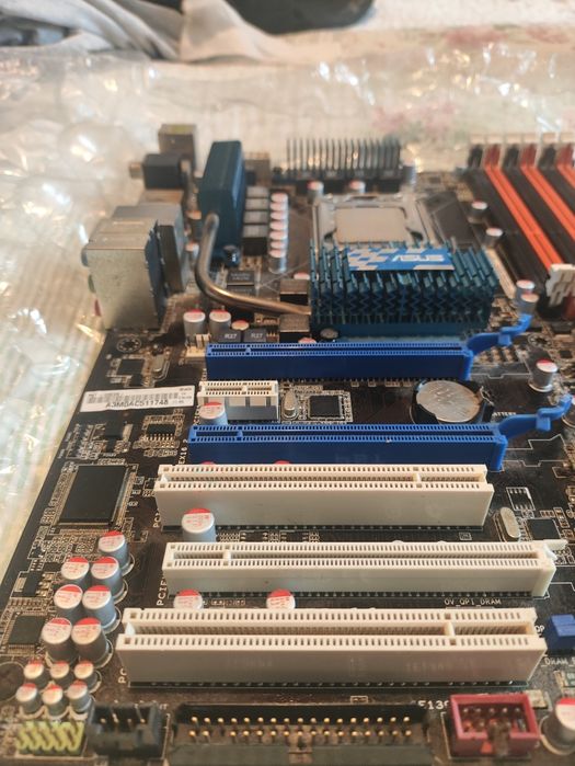 Комплект: ASUS X58 P6T + i7-930 + 6GB DDR3(3x2GB) + Radeon HD 5770