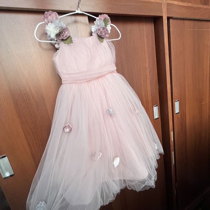 продам детское платья бальное платье и обычное