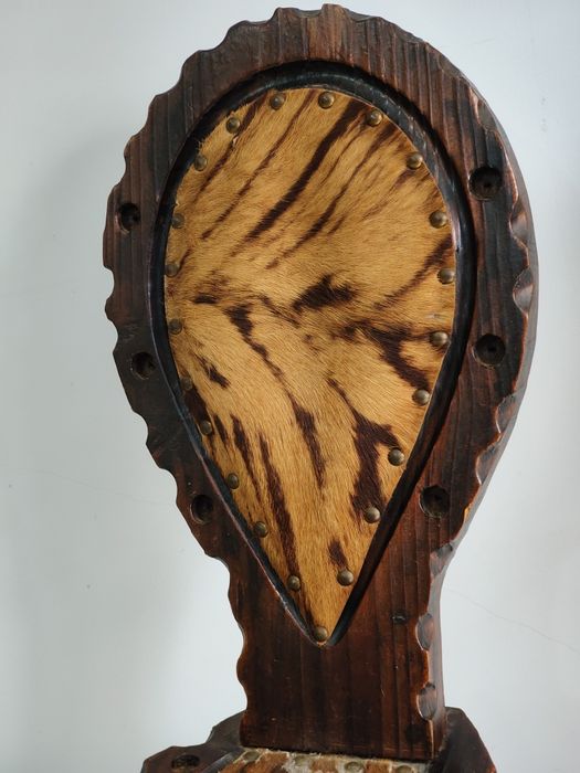 Испански рустикален или " бруталистически "стол с три крака