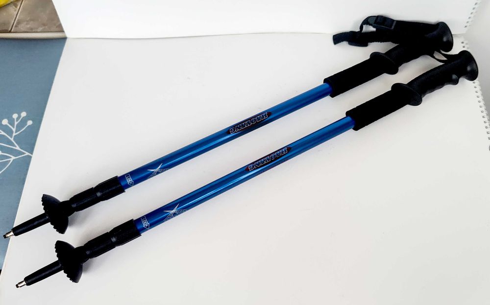 Сгъваеми щеки с компас за туризъм и за ски.