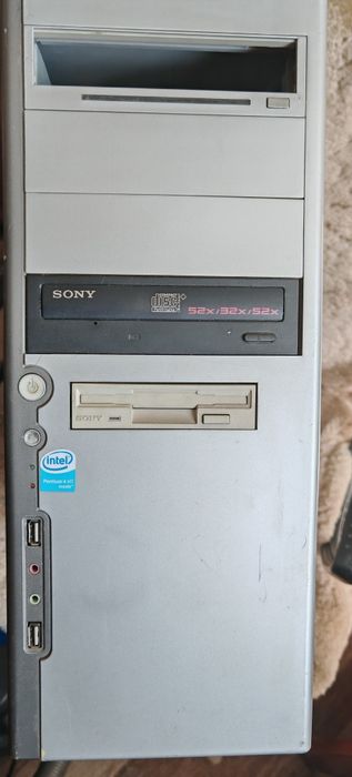 Старый компьютер без жёстких дисков