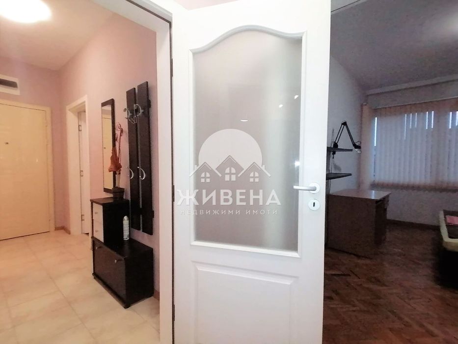 Дава се под наем Тристаен апартамент в Варна, Център - 100 кв.м за 1000 € - Снимка #12