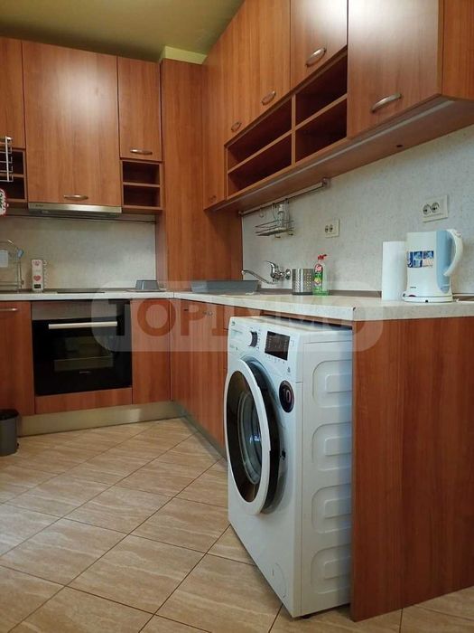 Дава се под наем Тристаен апартамент в Варна, Червен площад - 72 кв.м за 609.96 € - Снимка #2