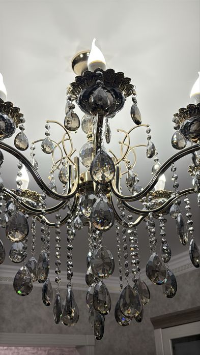 Продам почти новую хрусталь люстру