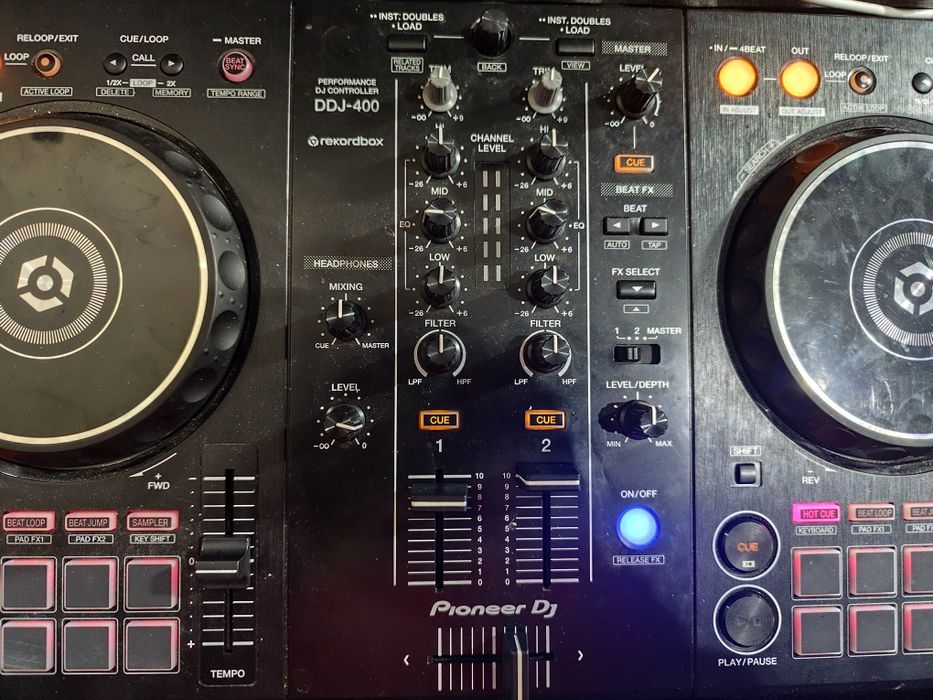 Pionner DDJ-400 rekordbox Конзола