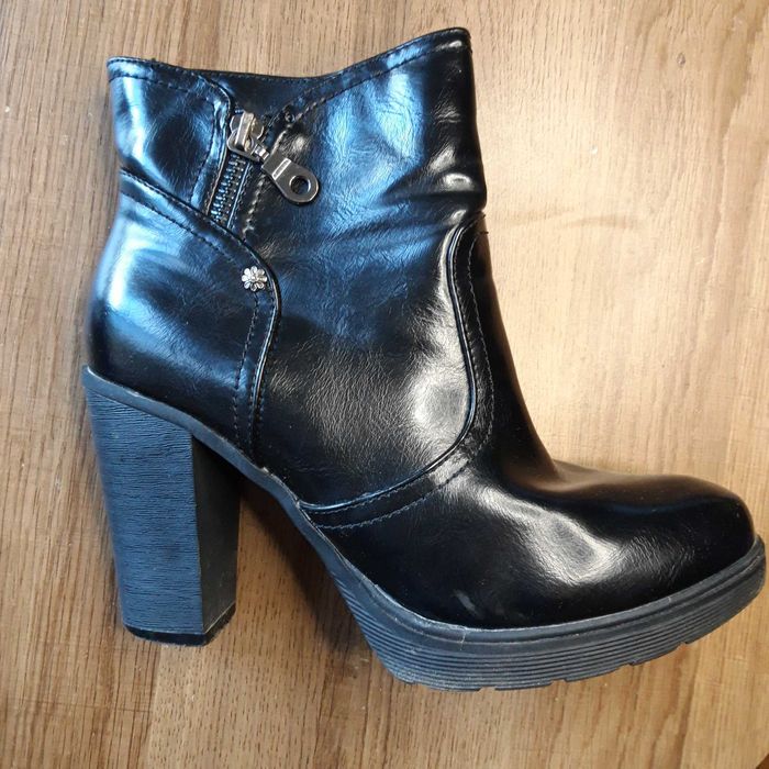 Дамски черни боти с ток, 38 номер