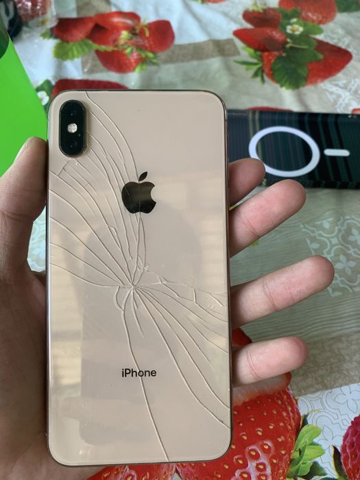 Iphone xs max gold