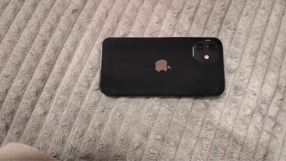 Iphone 12 в хоршом состояни