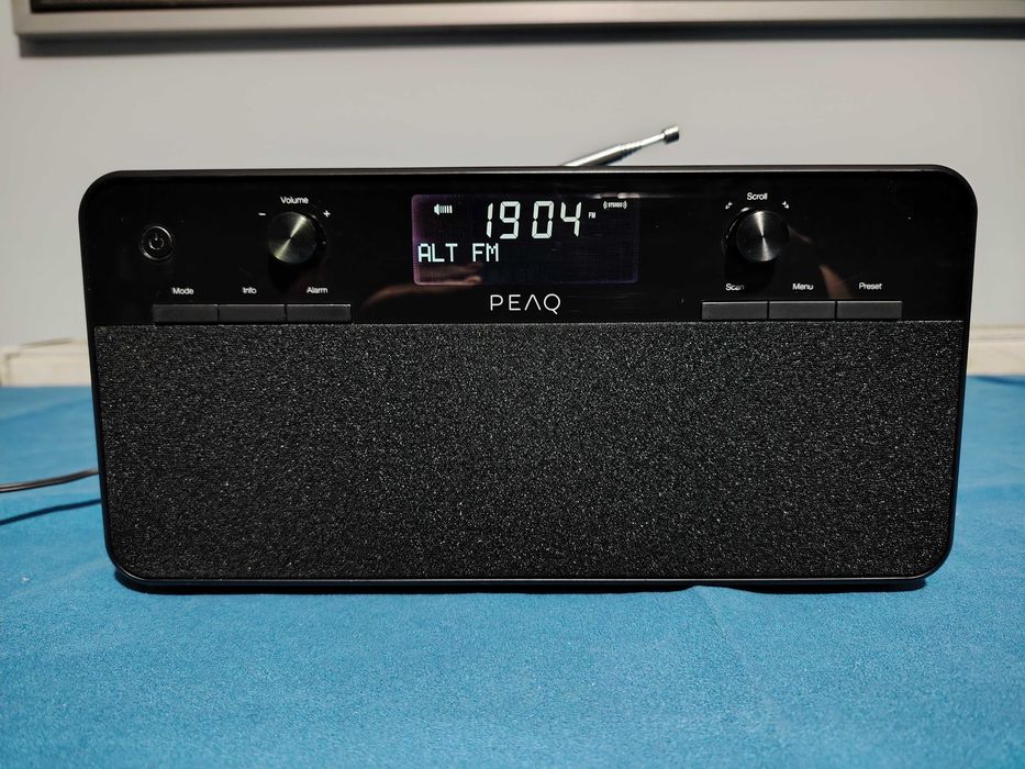 PEAQ  DAB+Radio  model PDR100, radio FM, DAB+, AUX.