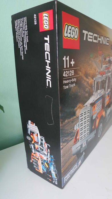 LEGO Technic 42128 Heavy-Duty Tow Truck