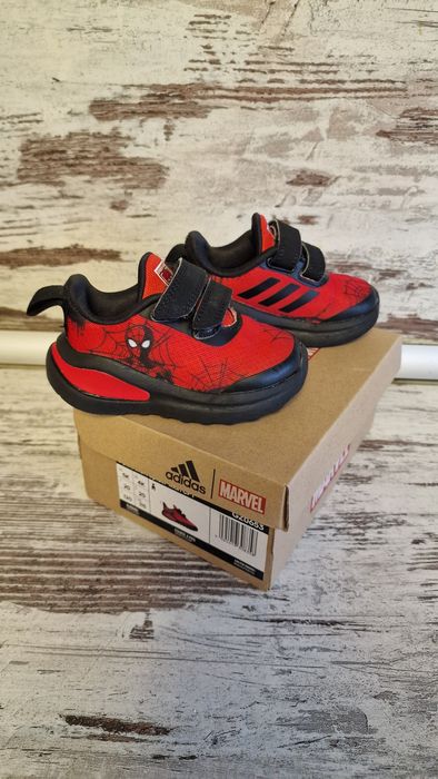 Adidas Marvel маратонки за бебе / детски