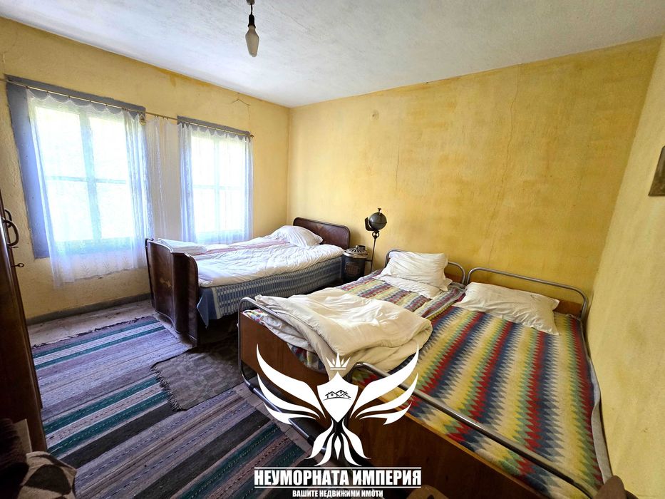 Продавам триетажна къща 150РЗП с 155кв. двор в село Малево