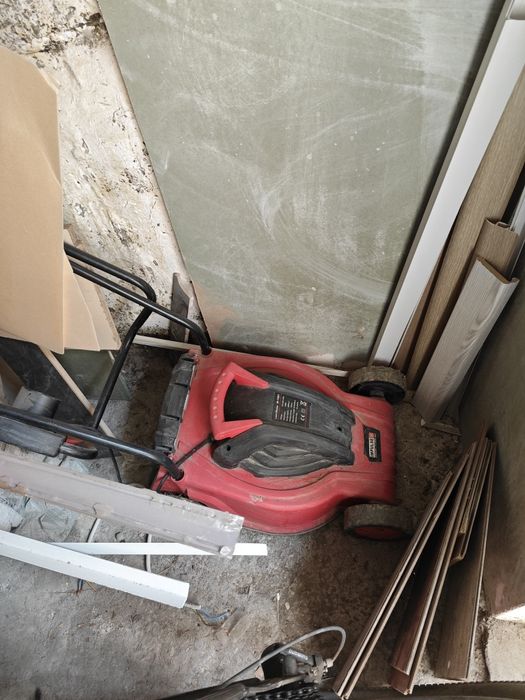 Газонокосилка в хорошем состоянии.