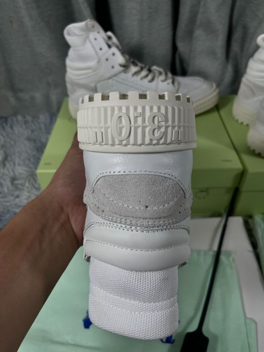 Off-white 3.0 court