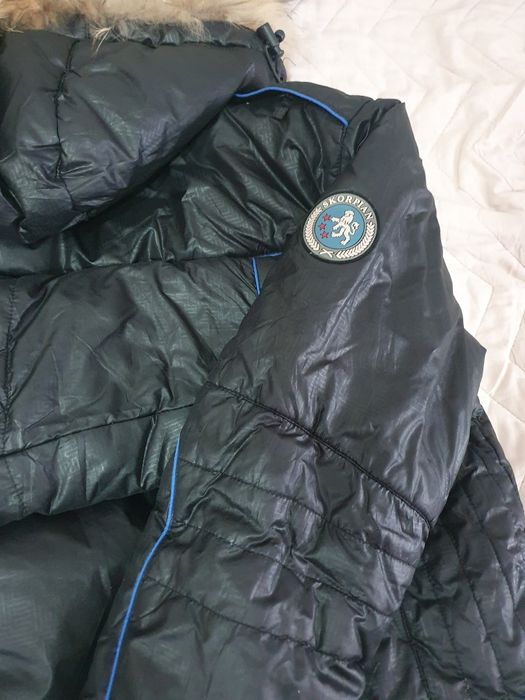 Продам куртку на мальчиков рост 152