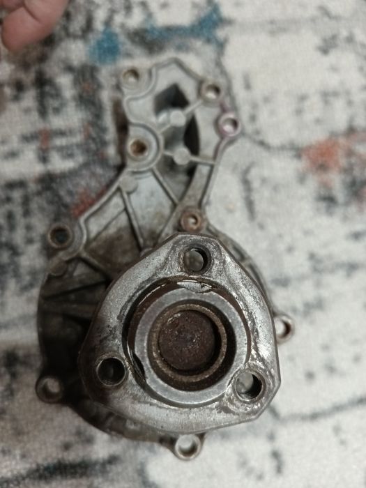 Помпа Golf 3 1.8