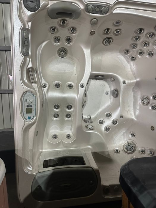 Jacuzzi ARTESIAN SPAS- Platinum Elite- 5-6 persoane -Sistem sunet